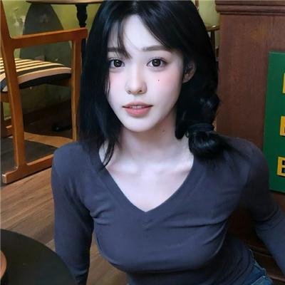 三人之间